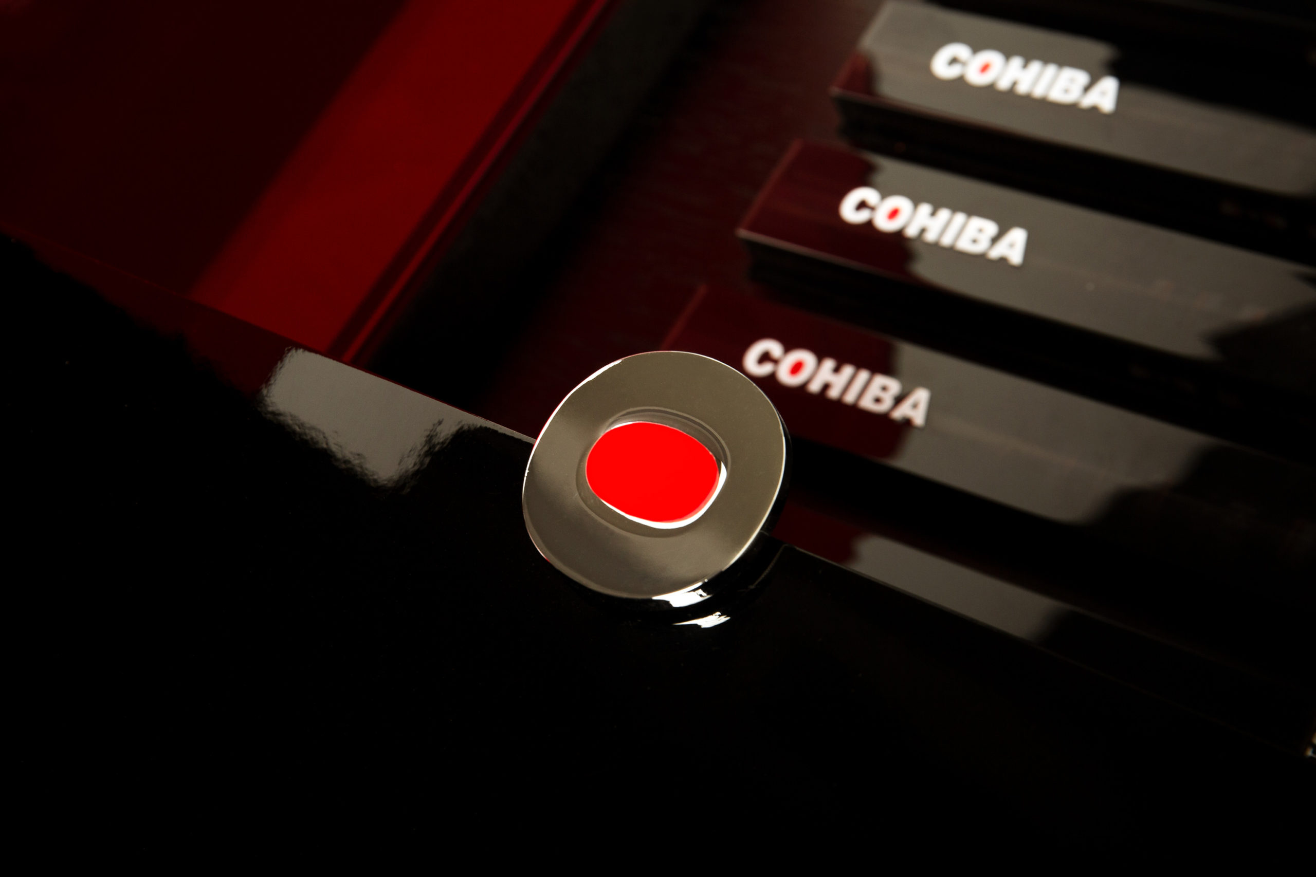 Cohiba Spectre Detail - Outer Box Clasp